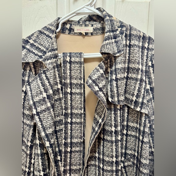 Solitaire Black and Cream Trench Coat - Picture 5 of 9